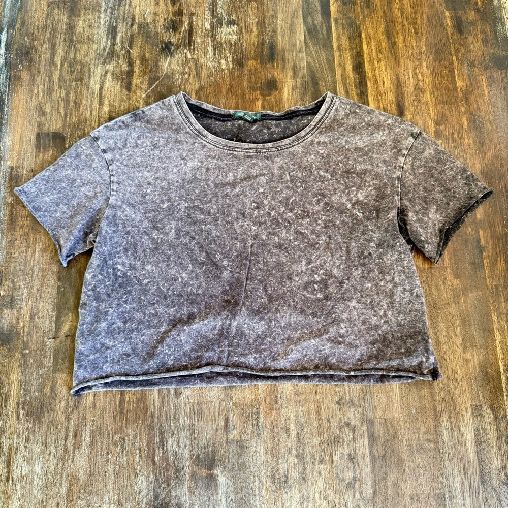 Acid-wash cropped tee